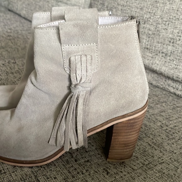 Seychelles Taupe Suede Boots Size 9 - Picture 4 of 9